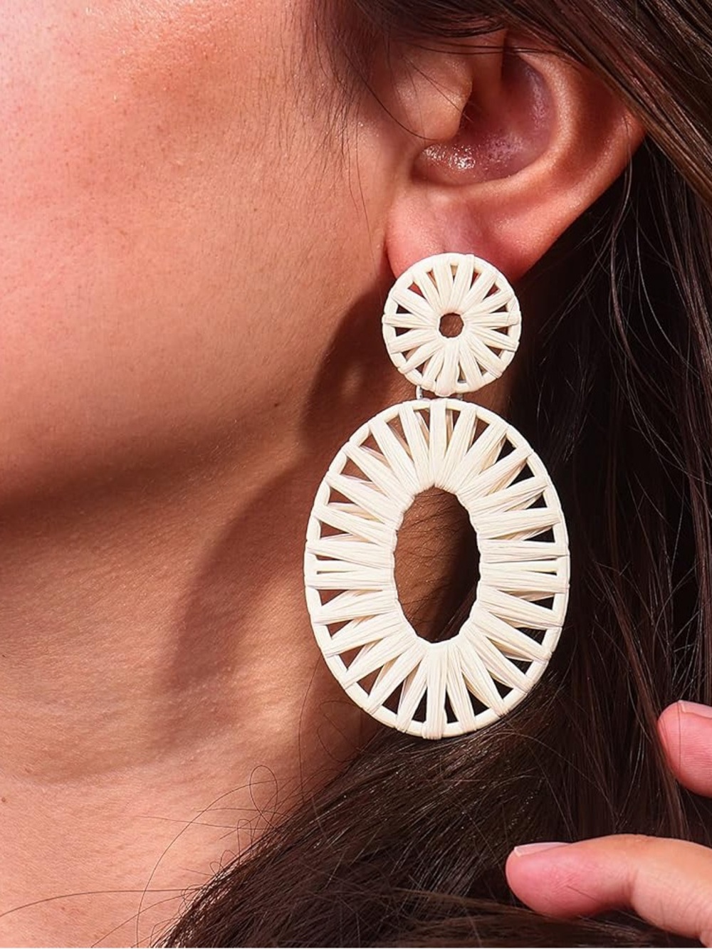 Raffia drop hoop earrings in beige